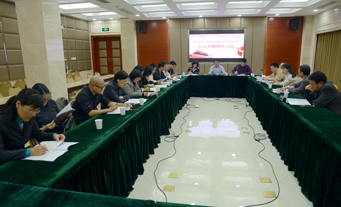 校黨委副書(shū)記沈赤向民主黨派、統(tǒng)戰(zhàn)團(tuán)體負(fù)責(zé)人，市政協(xié)委員宣講十九大精神