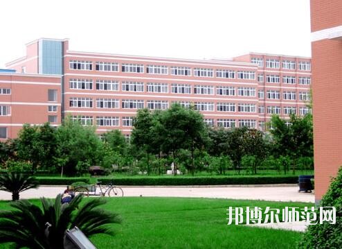 成都城市建設(shè)技工幼兒師范學(xué)校2018年報(bào)名條件、招生對(duì)象