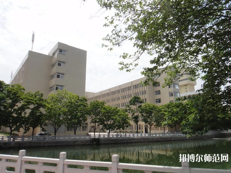 福州大學(xué)至誠(chéng)師范學(xué)院招生辦聯(lián)系電話(huà)