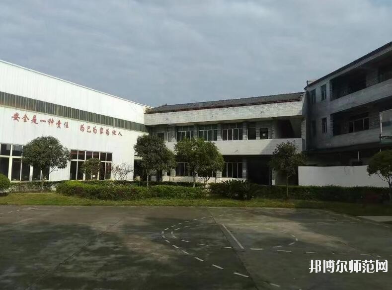 成都莊園機(jī)電職業(yè)技術(shù)幼兒師范學(xué)校2018年報名條件、招生對象