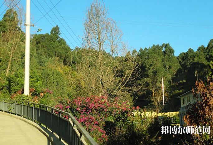 昆明電機(jī)技工幼兒師范學(xué)校2018年報(bào)名條件、招生對(duì)象