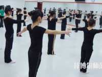 白銀2020年中專幼師學(xué)?？梢钥即髮? /><b>白銀2020年中專幼師學(xué)校可以考大專嗎</b><span>2020-05-21 11:19</span><p>白銀中專幼師學(xué)?？梢钥即髮?同學(xué)能夠由繼續(xù)學(xué)習(xí)的想法，這一點(diǎn)是非常好的。而升學(xué)的方法有很多種，可以參加高職院校開(kāi)設(shè)的單</p></a></li>
            <li><a href=