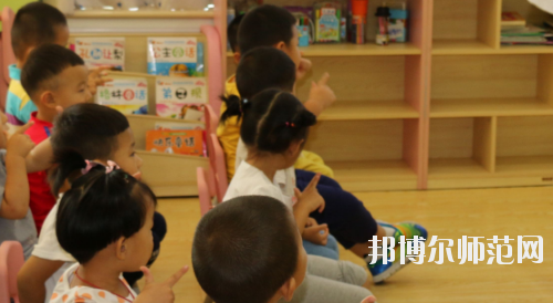 貴州2020年中專幼師學(xué)?？梢钥即髮? width=