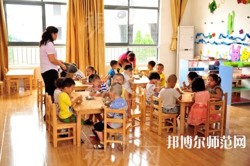 六盤(pán)水2021年幼師學(xué)校什么專業(yè)適合女生